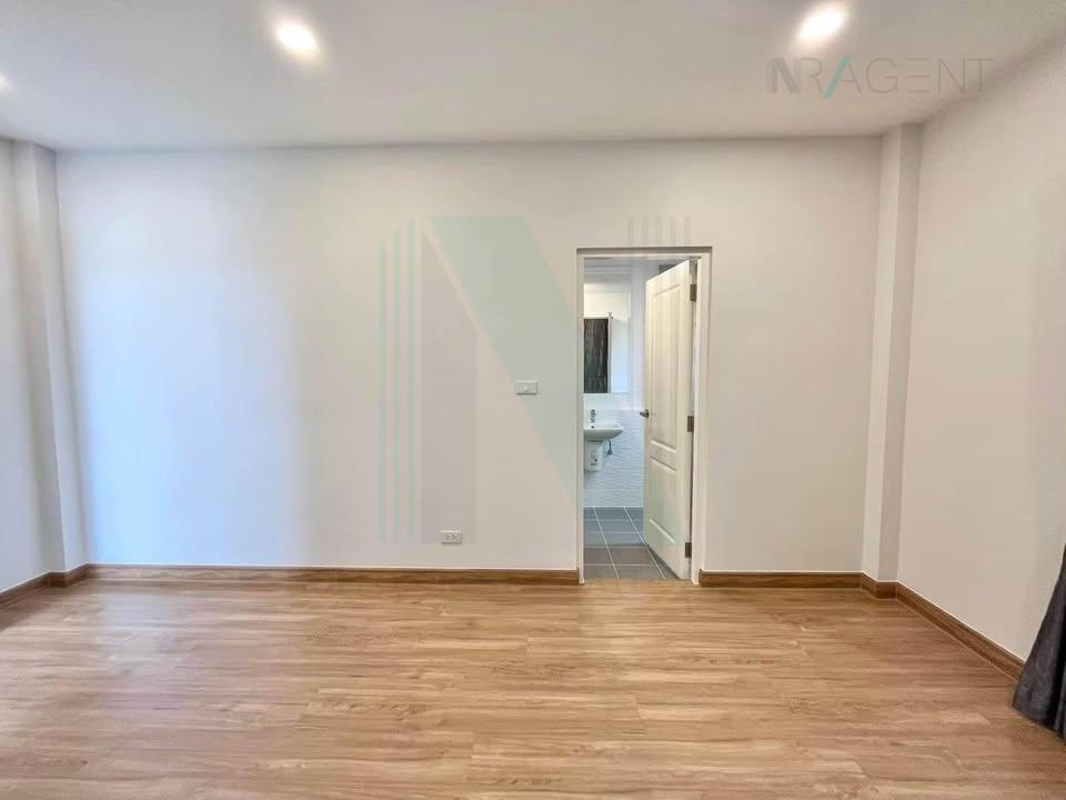 รูป ขายบ้านเดี่ยว โครงการ เซนโทร วิภาวดี 2 ชั้น 4 ห้องนอน 5 ห้องน้ำ - รูปที่ 6/8