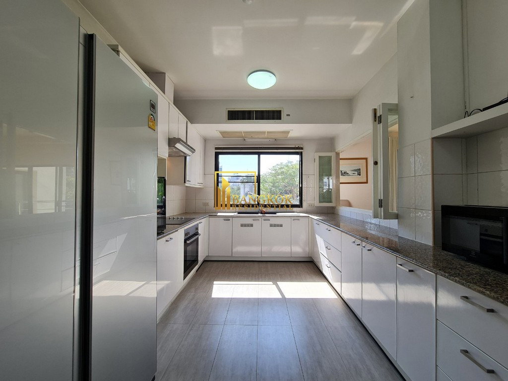 รูป Elegant 3 Bedroom Apartment in Sathorn - BR0110AP - รูปที่ 8/31