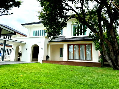 บ้านเดี่ยว ม.สุโขทัยธรรมาธิราช : 🌳 บ้านเดี่ยว Land & Houses หลังใหญ่ 139 ตร.ว. พร้อมสนามหญ้าและต้นไม้ใหญ่ 