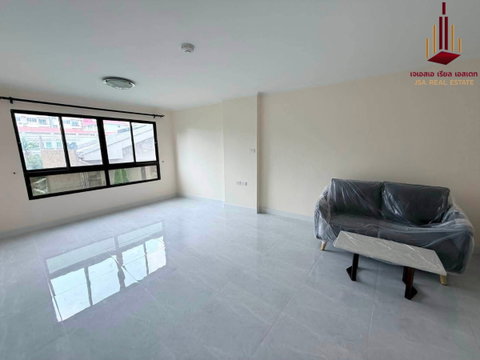✨ For Sale: Lumpini Place Narathiwas 24 Condo ✨💰 Only 2,200,000 THB