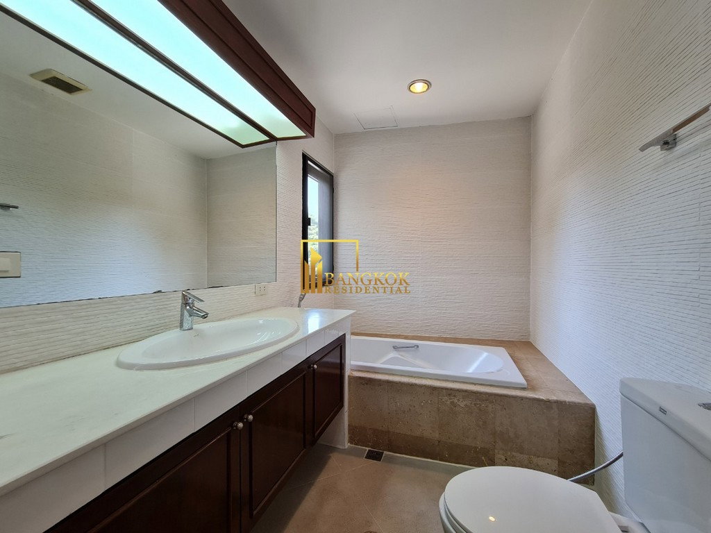 รูป Elegant 3 Bedroom Apartment in Sathorn - BR0110AP - รูปที่ 14/31