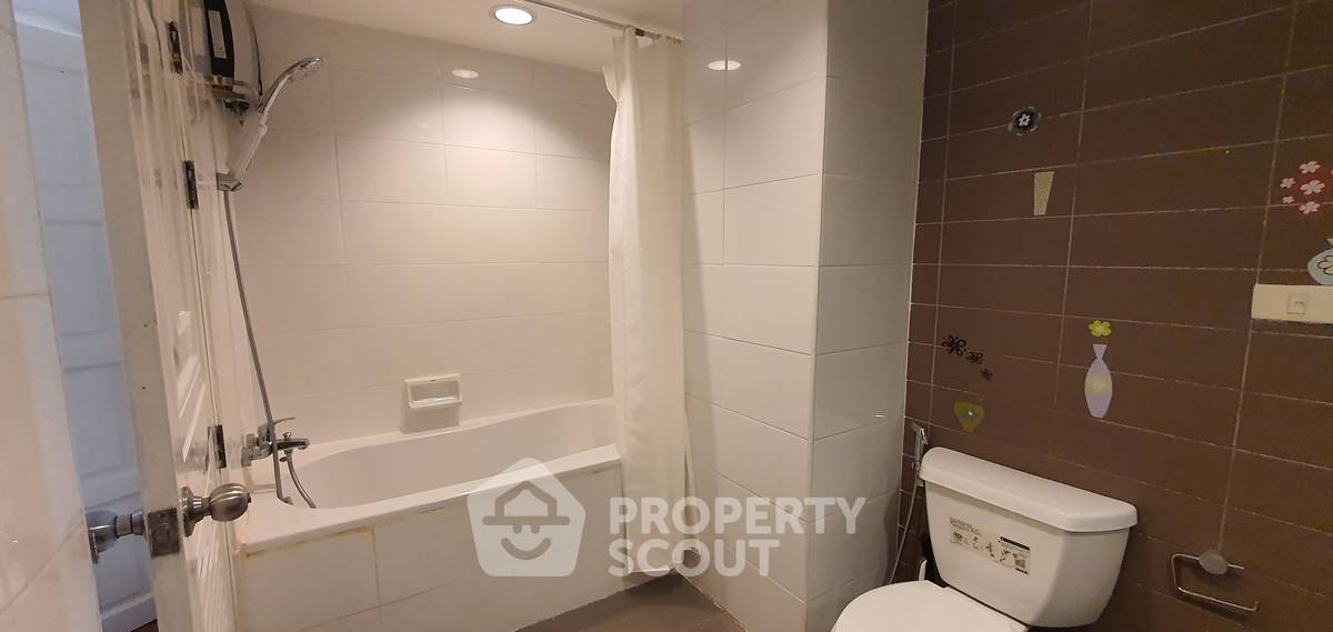 picture 3-BR 140 Sqm At Royal Castle Sukhumvit Near BTS Phrom Phong (ID 886656) - 17/19