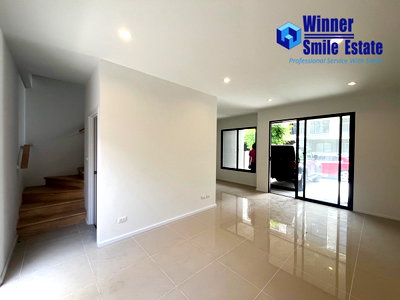 ขายทาวน์โฮม : ขายบ้านทาวน์โฮม 3 ชั้น เฌอคูณ สุขุมวิท 77 Cherkoon Sukhumvit 77 ตึกใหม่ไม่เคยเข้าอยู่ พื้นที่ใช้สอย 167 ตร.ม.