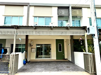 Townhouses for sale Big C Foodplace Sukhaphiban 5 : For Sale: LPN Townville Permsin–Watcharapol Townhome Newly Renovated | Move-in Ready | Energy-Efficient with Solar Panels
