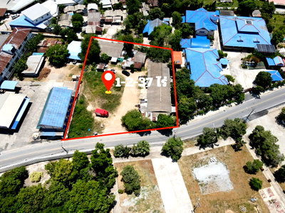 Land for sale : Land & Buildings for Sale – Prime Location Opposite Wat Sri Thammaram (Baan Thung Krad), Rong Po, Bang Lamung, Chon Buri  Land Size: 1 Rai 37 Sq. Wah 