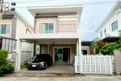 Twin houses for sale : Twin houses for sale at Life in the Garden Sriracha. Beautiful houses, great location, and great value.