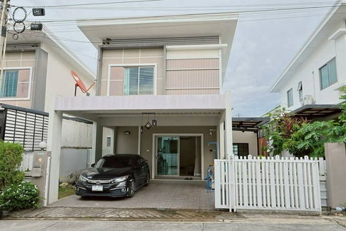 Twin houses for sale at Life in the Garden Sriracha. Beautiful houses, great location, and great value.