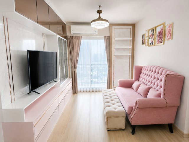 65 sq m., 20th floor, corner room.MRT MRTA 600 m. Condo, 2 bedrooms, Supalai Veranda Rama 9, 2 bathrooms, beautiful city view, with furniture.