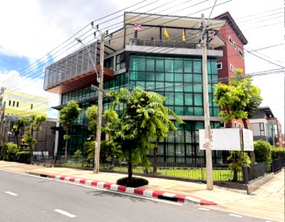 เช่าสำนักงาน ถนนรามอินทรา : ให้เช่าอาคารสำนักงาน 4 ชั้นพร้อมที่พักชั้นบน ทำเลซอยคู้บอน / ริมถนนคู้บอน / แอร์ 23 เครื่อง / คลีนิคเสริมความงาม , โรงพยาบาลสัตว์ , คลีนิคฟัน อื่น ๆ