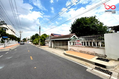 บ้านเดี่ยว มหาวิทยาลัยศิลปากร เมืองทองธานี : ขายบ้านเดี่ยว 91 ตร.ว. ถนนแจ้งวัฒนะ  หมู่บ้านสวนพงษ์เพชร แจ้งวัฒนะ 43 (สหกรณ์การบินไทย) ใกล้รถไฟฟ้าสายสีชมพู สถานีอิมแพ็คเมืองทองธานี