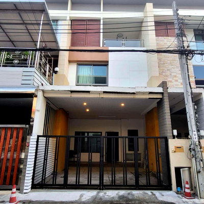 เช่าทาวน์โฮม สถานีรถไฟฟ้าแจ้งวัฒนะ-ปากเกร็ด 28 : ให้เช่า ทาวน์โฮม 3 ชั้น ทำเลดี ตรงข้ามเซ็นทรัลแจ้งวัฒนะ