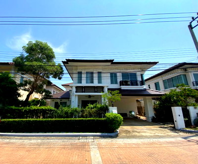 บ้านเดี่ยวให้เช่า : บ้านเช่าพร้อมเฟอร์นิเจอร์ เซ็นโทร สุขุมวิท 113 ใกล้ โรงเรียนบางกอกพัฒนา