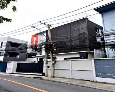 เช่าโฮมออฟฟิศ ถนนสังคมสงเคราะห์ : ให้เช่า Home Office / อาคาร 3 ชั้น  ทำเล สุทธิสาร ซอย 20 มิถุนา ใกล้ MRT สุทธิสาร / เหมาะเป็น Office จดบริษัทได้