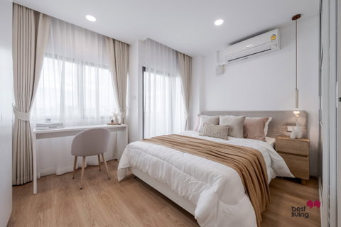 Ratcha-Apha Tower High-Floor City View Near MRT Lat Phrao