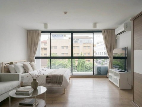 Condo for RENT : Bangkok Feliz Sukhumvit 69    𝐒𝐢𝐳𝐞 : 35 sqm.   Studio /1 Bath  𝐅𝐥𝐨𝐨𝐫 : 4th  ✅ fully furnished
