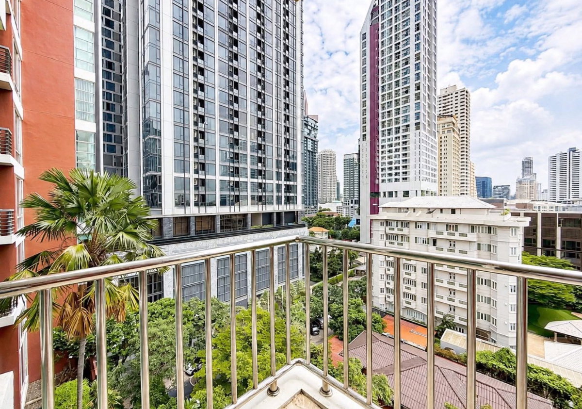 picture Fullerton                         condo - 10/12