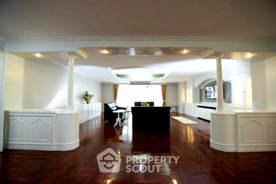 Condos for sale : Pet-Friendly 3-BR 350 Sqm, Oriental Towers Condominium, BTS Ekkamai (ID 3157143)