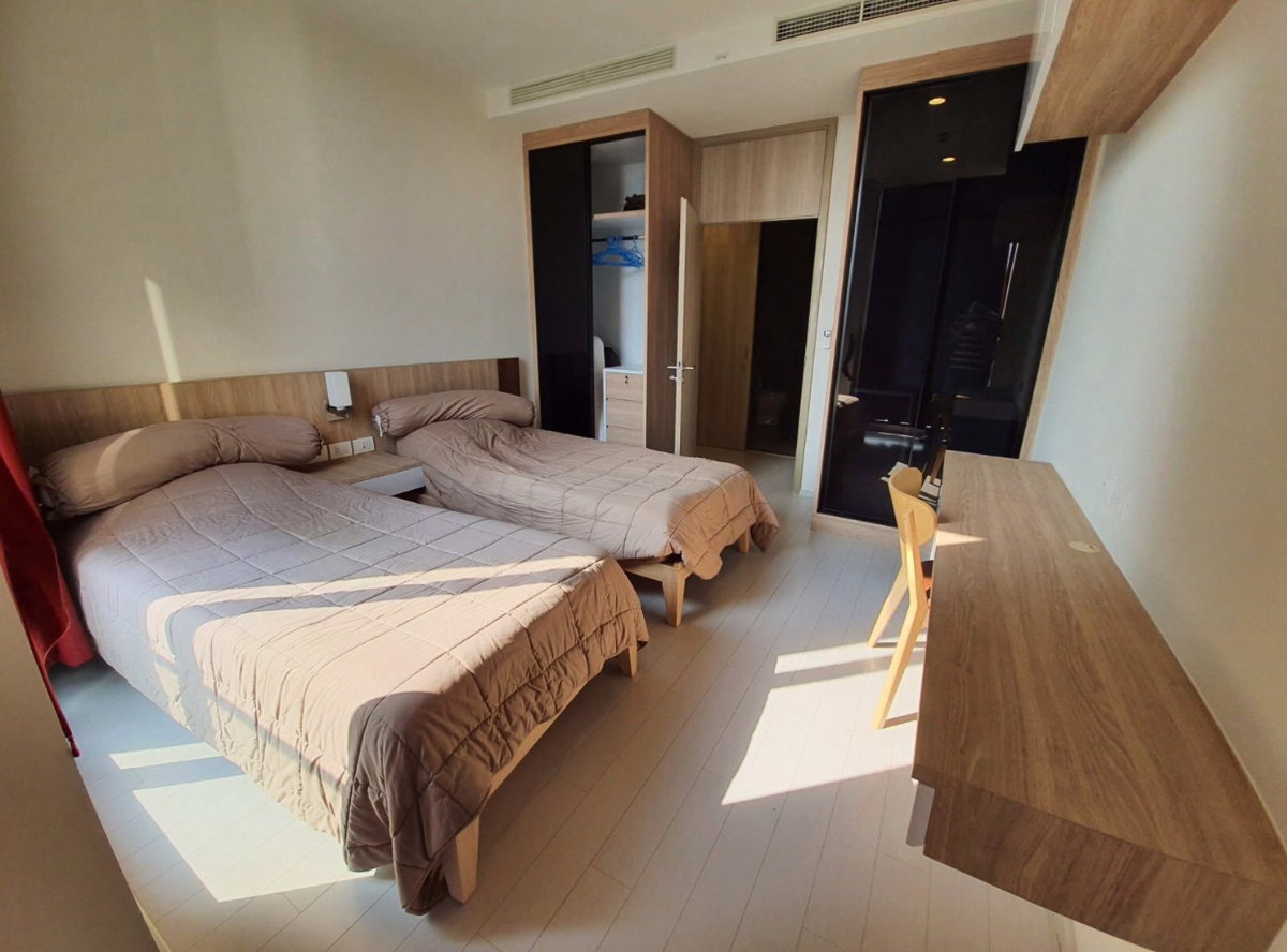 picture Noble                          Ploenchit  - 12/15