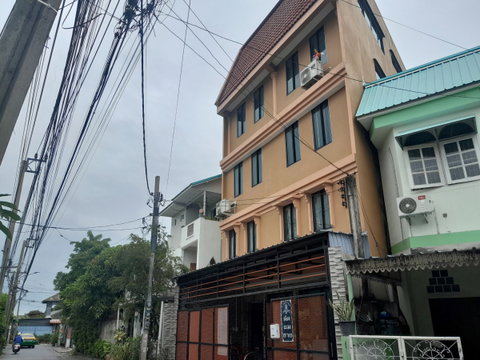 ขายตึก 5 ชั้น พร้อมบ้านเดี่ยวชั้นเดียว ซอยเพชเกษม 79 เนื้อที่ 146 ตรว