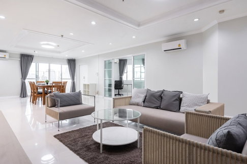 RS7292 ให้เช่า Fifty Fifty Tower Condominium ห้องขนาดใหญ่ ใกล้ BTS ทองหล่อ เพียง 5 นาที