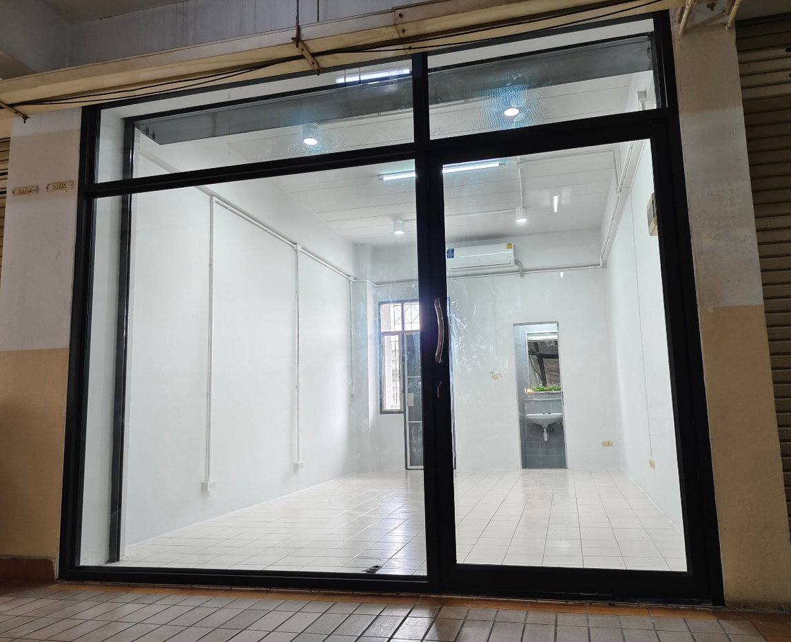รูป ให้เช่า ห้องกระจกติดแอร์ อยู่ชั้น1 คอนโดถนอมมิตรพาร์ค - รูปที่ 1/4
