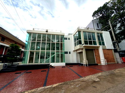 สำนักงาน เชียงใหม่ : 🏢✨ ขายอาคารสำนักงาน 2 ชั้น พร้อมดาดฟ้า ทำเลทองใกล้ย่านเศรษฐกิจ ✨🏢  C8MG100764