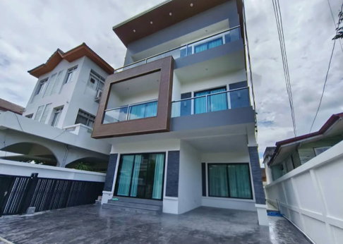 3-Storey Detached House for Rent – Sukhumvit 65 (Ekkamai)