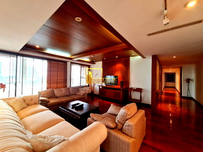 Apartment building for rent Srinakharinwirot University Prasanmit Campus : Generously Sized 5 Bed Penthouse Apartment in Phrom Phong - BR0180AP