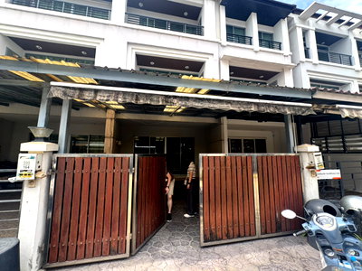Townhouses for rent Boromarajonani College Of Nursing Bamrasnaradura : [For Rent/Sell] Baan Klang Krung Royal Ratchavipha 25,000/month / 5.95m call 0882246885 line: Tiitletitle