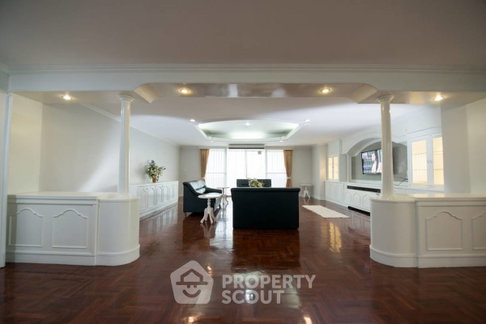 คอนโด 3 ห้องนอน 350 ตร.ม. เลี้ยงสัตว์ได้ Oriental Towers BTS เอกมัย (ID 3157143)