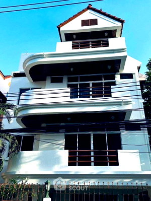 เช่าบ้านเดี่ยว ถนนเพชรบุรี กรุงเทพฯ : บ้าน 5 ห้องนอน 400 ตร.ม. ย่านพร้อมพงษ์ ใกล้ MRT สุขุมวิท (ID 3152558)