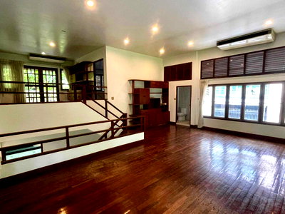 Houses for sale Pratunum : LTH16035 - Rare Garden House for Sale Ruamrudee | Large Private Garden | BTS Ploenchit | 130 MB 