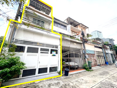 Townhouses for sale One Bangkok : 🔥For Sale, 4-Story Townhome in Soi Sathorn9🔥 3Bedrooms/ 3Bathrooms, 19 sq.w., spacious usable area, fully furnished,  behind Empire Place building.
