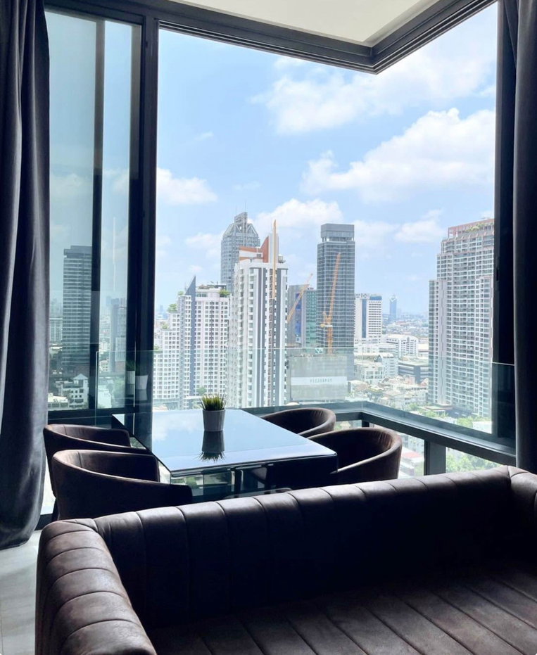 picture Ashton                       Silom - 13/16