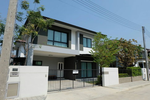 🏡✨ ให้เช่าบ้านเดี่ยว 3 ชั้น ในโครงการพร้อมคลับเฮ้าส์และสระว่ายน้ำ ✨🏡  #ADK-H0106