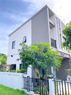 Townhouses for sale Bangkadi : V Compound Tiwanon-Rangsit   House For Sale / Line : @mintocondo