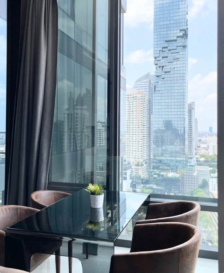 picture Ashton                       Silom - 14/16