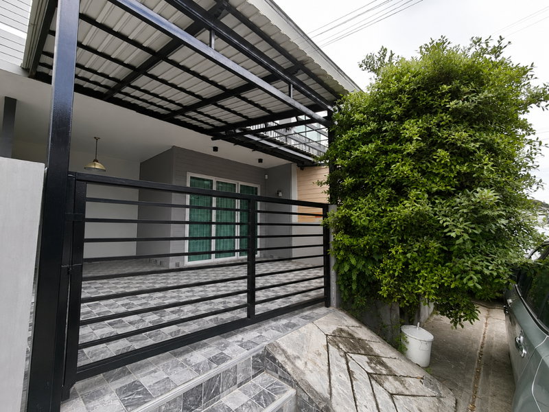 Townhouses for sale : Townhome for Sale at The Connect 9 Kaset-Navamin 98 Sq.m.