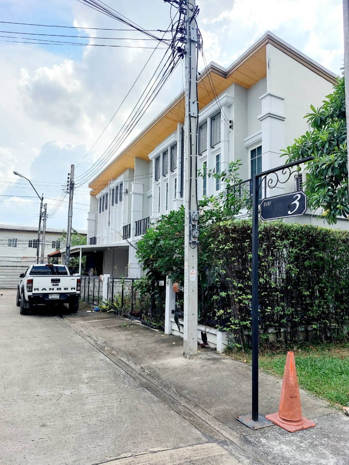 รูป ขายทาวน์โฮม  2 ชั้น หมู่บ้านโกลเด้นทาวน์ รามอินทรา – คู้บอน 27 - รูปที่ 18/21