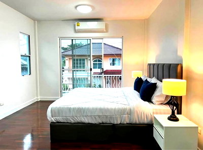 เช่าบ้านเดี่ยว ถนนเจ้าฟ้าตะวันตก ภูเก็ต : พูลวิลล่าให้เช่า ใกล้ BCIS International School | Land & House Park Chalong | 3 ห้องนอน พร้อมสระว่ายน้ำส่วนตัว