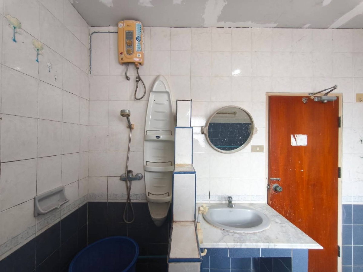 รูป 🔥 บ้านเดี่ยวหลังใหญ่ พุทธมณฑลสาย 2 – บางแค เหลือเพียง 4.29 ล้านบาท! 🏡 - รูปที่ 32/41