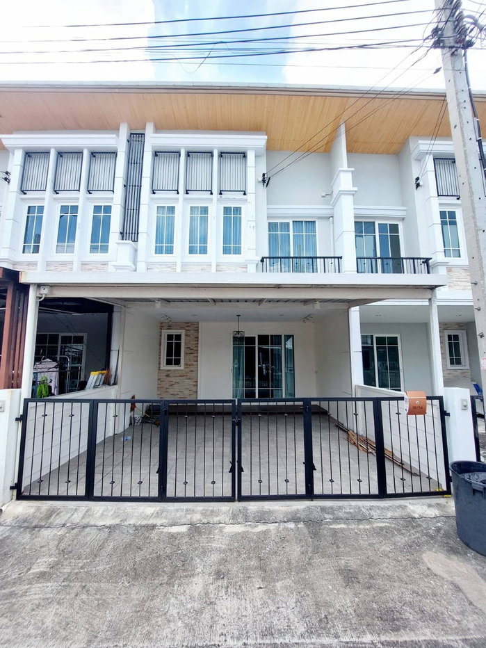 รูป ขายทาวน์โฮม  2 ชั้น หมู่บ้านโกลเด้นทาวน์ รามอินทรา – คู้บอน 27 - รูปที่ 20/21