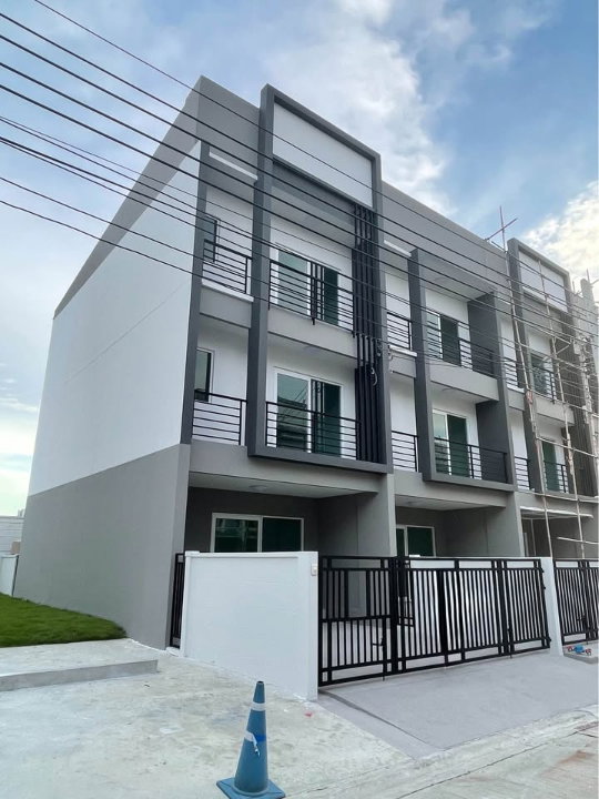 ขายทาวน์โฮม : 🔥 ขาย บ้านกลางเมือง สวนหลวง Baan Klang Muang Suan Luang 🚗 ทำเลสวนหลวง ใกล้ถนนสายหลัก