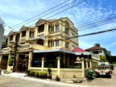 ทาวน์โฮม ดองกิ มอลล์ ทองหล่อ   : 🏠(ขาย)ทาวน์โฮมหลังมุม 📍ปรีดีพนมยงค์ 13 สุขุมวิท 71  💛 39 ตร.ว. บ้าน 3 ชั้น 4 ห้องนอน 🚅ใกล้ BTS พระโขนง