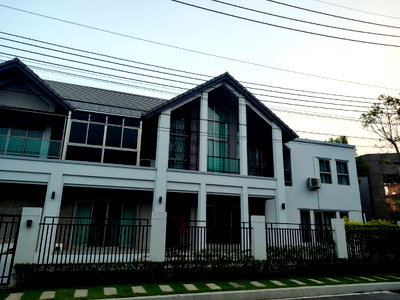 Houses for rent : For rent Bangkok Boulevard Signature Serithai. alley9