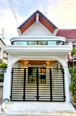 ทาวน์โฮม ถนนรัตนาธิเบศร์ : บ้านหลังริม ทำเลดี รีโนเวทใหม่   #หมู่บ้านธนพัฒนา ซอยนนทบุรี 8  ใกล้สะพานมหาเจษฎาฯ   ใกล้โรงพยาบาลพระนั่งเกล้า