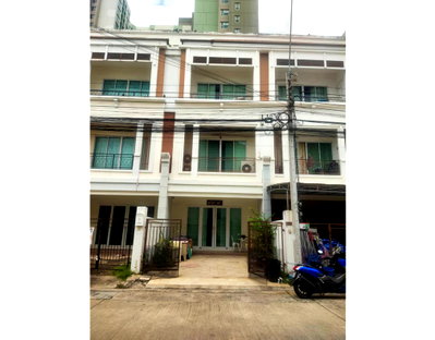 Townhouses for sale Department of Mental Health : Call : 082-229-9541 Vision Smart City Rama 5 Yaek Tiwanon Village, Townhome 3-story 24.3 sq.wa, on the main road, 3 Beds, 3 Baths 2 parking spaces