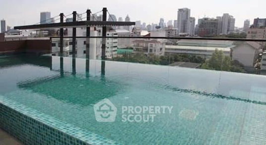 1-BR Condo At Socio Ruamrudee Near BTS Nana (ID 693187)