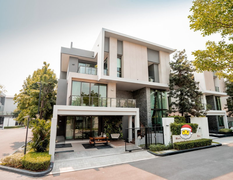 ทาวน์โฮมให้เช่า : 🏡 ปล่อยเช่า บ้านกลางเมือง Classe เอกมัย–รามอินทรา 4 ห้องนอน 4 ห้องน้ำ ทาวน์โฮมหรู 3 ชั้น ทำเลศักยภาพ ใกล้ CDC และ Central EastVille พร้อมเข้าอยู่