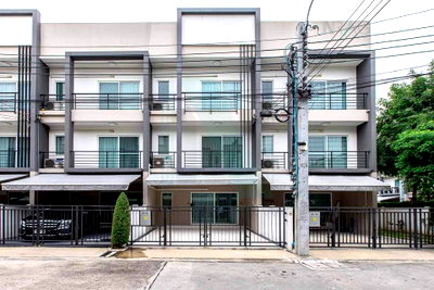 Townhouses for sale Bangna Commercial College : 📌 For Sell Town house BAAN KLANG MUANG SUKHUMVIT 77 3-story 3 bedroom 3 bathroom